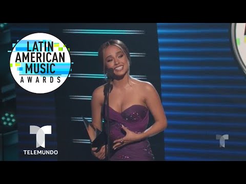 Becky G se impuso a JLo en los Latin Amas 2018 | Latin AMAs | Entretenimiento