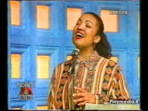 Erratica ( C. Veloso ) Claudia Marss Federico Laterza duo live a Rai Tre 1997
