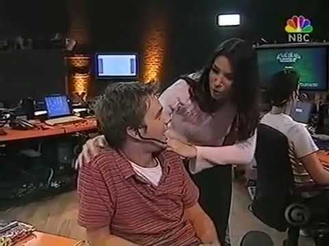 Etienne bekommt einen Kopfkuss von Alex | Giga Games