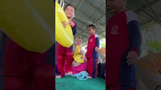 Download lagu Swimming together in one school mp3