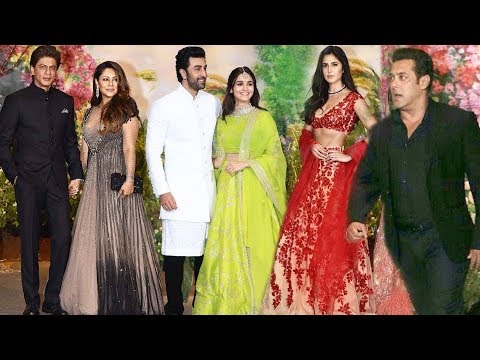 download lagu mp3 mp4 Sonam Kapoor Reception, download lagu Sonam Kapoor Reception gratis, unduh video klip Sonam Kapoor Reception