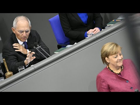 Schäuble weist Zwischenrufer während Merkels Regierungserklärung zurecht | AFP