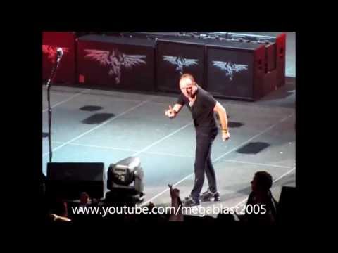 Lars Ulrich twice scared / Kirk Hammett Hits Kid (Live Sydney 2010)