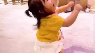[寶寶] 1歲瘋狂用膝蓋跳是正常的嗎？