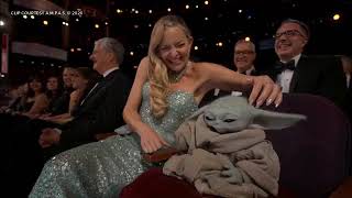 Download lagu Oscars 2026: 'Star Wars' Grogu makes a special appearance, tries to clap mp3