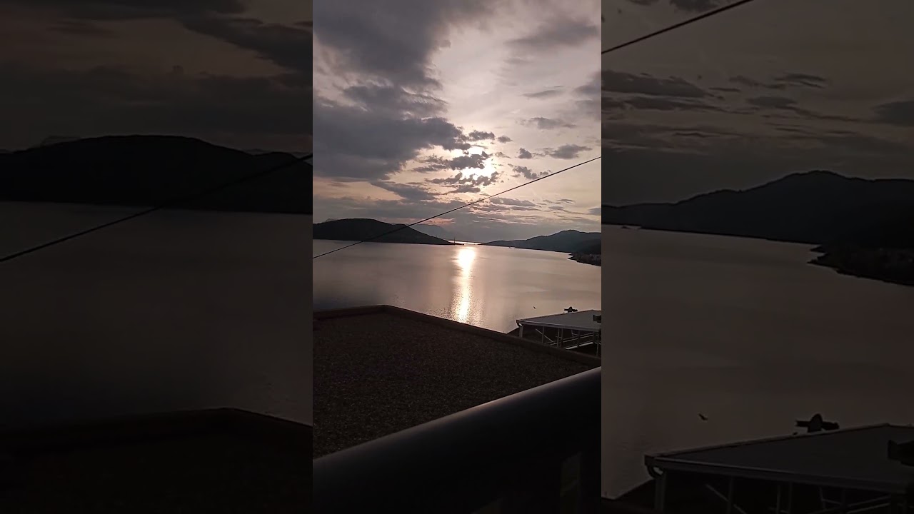 Красивый вид на море из окна. Босния и Герцеговина.