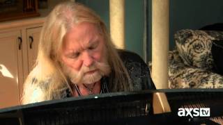 Gregg Allman plays &quot;Oncoming Traffic&quot; for Dan