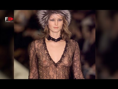 Vintage in Pills BLUMARINE Fall 2001 - Fashion Channel
