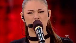 AMICI Amici 17, Carmen vince la sfida contro Eleonora e resta nella scuola (video)