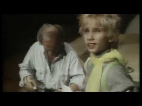 9-year-old Matthias Schoenaerts and his dad Julien playing The Little Prince in 1987 [w/ subtitles]