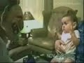 Bebe se asusta de la cara de su padre