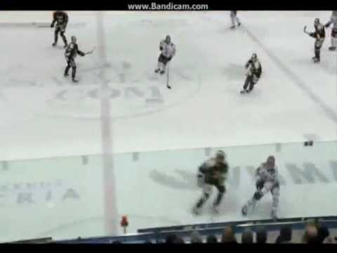 Antti Bruun taklaa Thomas Nykoppia 15.3.2013