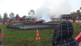 preview picture of video 'Morrinsville Burnouts 2014 XY Falcon'
