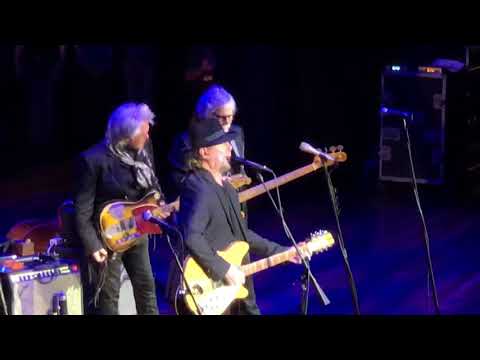 Roger McGuinn imitates Bob Dylan at The Ryman!