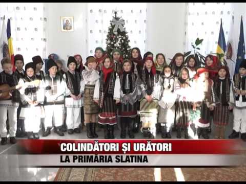 Colindători și urători la Primăria Slatina