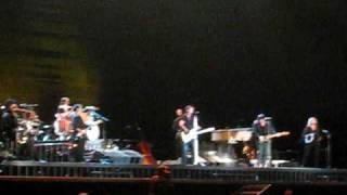 give the girl a kiss- bruce springsteen @ hershey, pa concert