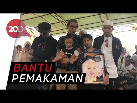 Indra Candra Antarkan Kepergian Titi Qadarsih
