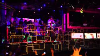 NeYo performs at The Bank Nightclub Labor Day Weekend