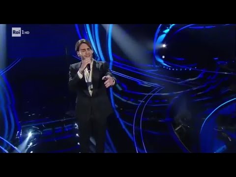 Video per il significato della canzone Il sole ad est di Alberto Urso