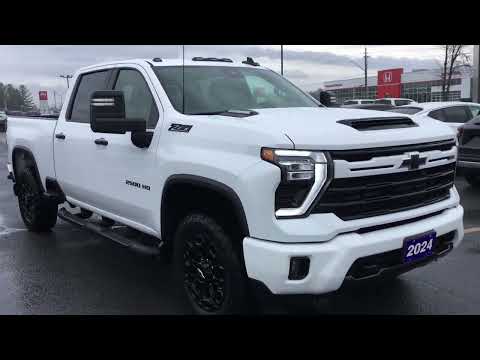 2024 Chevrolet Silverado 2500HD 4WD Crew Cab Standard Box LT in White for sale at Seaway Chevrolet Buick GMC Ltd in Cornwall, ON