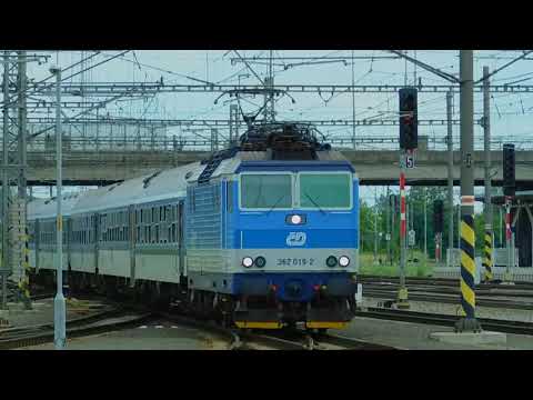 Lokomotiva 362.019 na rychlíku v Olomouci