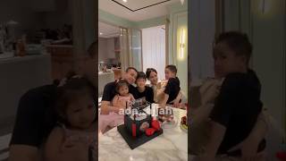Download lagu RANS FAMILY PHOTO MOMENT AT RAFATHAR’S BIRTHDAY #raffinagita #babylily mp3