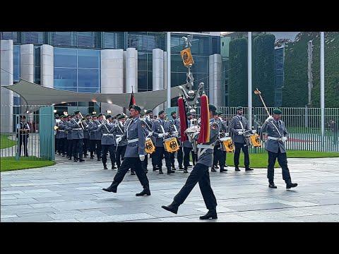 Regimentsgruß (Marsch) Ausmarsch Stabsmusikkorps der Bundeswehr/Wachbataillon BMVg Bundeskanzleramt