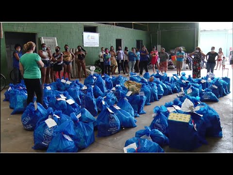 Ação social distribui sacolas de presentes em cooperativa de Rio Claro