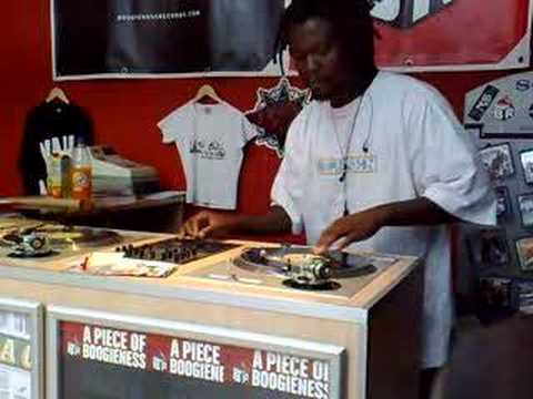 LANGEWEILE IM LADEN (DJ RICH BOOGIE)