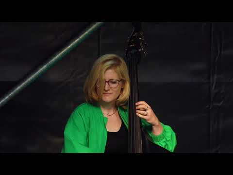 CANDOUR QUARTETT   The Audience Is Listening