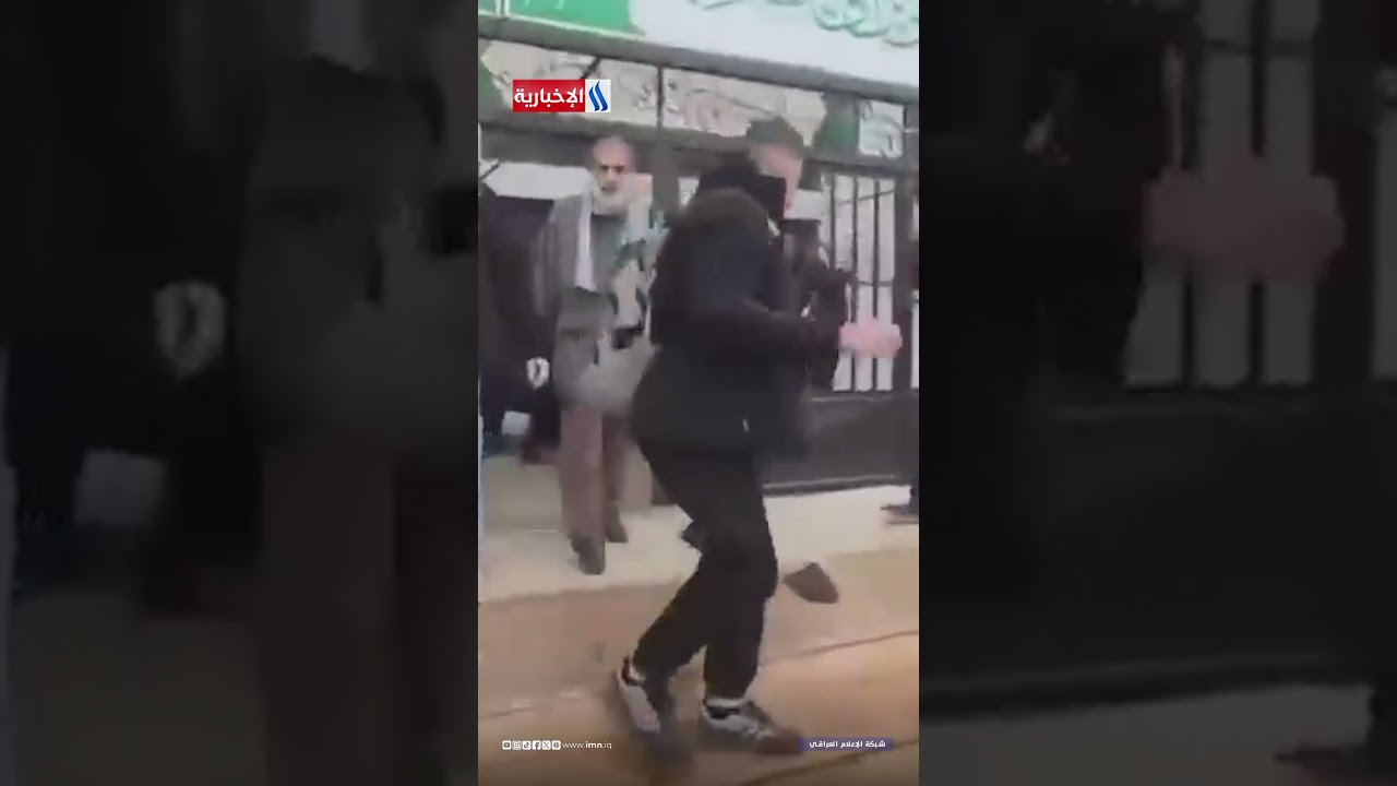 فيديو | مشاهد لنقل جرحى تفجير مسجد الإمام علي في حمص… ومعلومات تشير إلى ارتفاع عدد الشهداء إلى 12