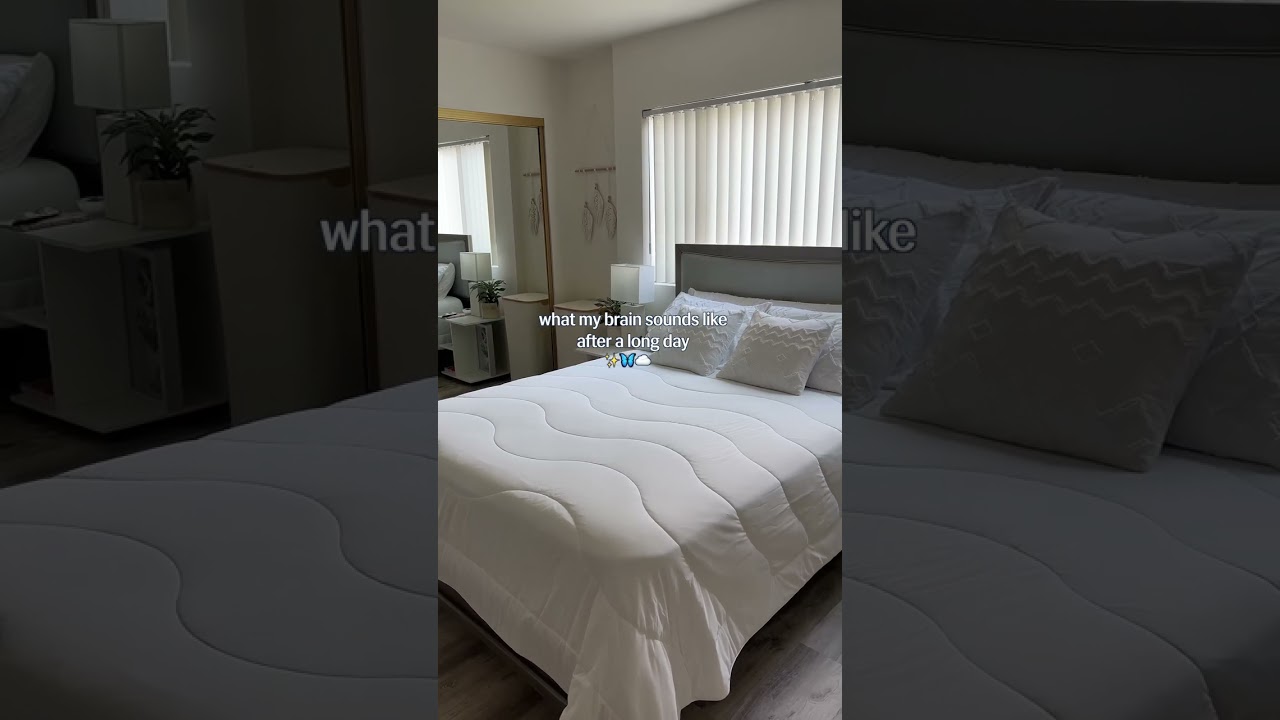 The only thing on my mind? Snuggling into my cozy blankets & pillows 🌛✨🧡