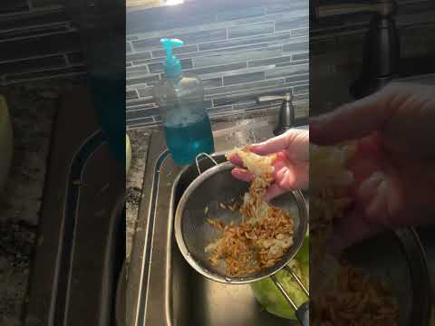 Saving honeydew melons 🍈 seeds to keep and share!