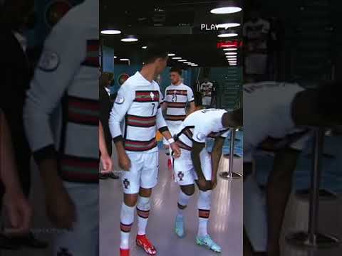 Ronaldo's reaction when he saw Jota 🙂