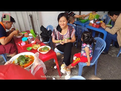 Vietnam Street Food 2018 popular & cheap - Vietnamese Crab Noodle Soup