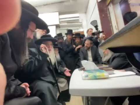 Sanzer Rebbe At Nichum Aveilum At The Kanievesky Family