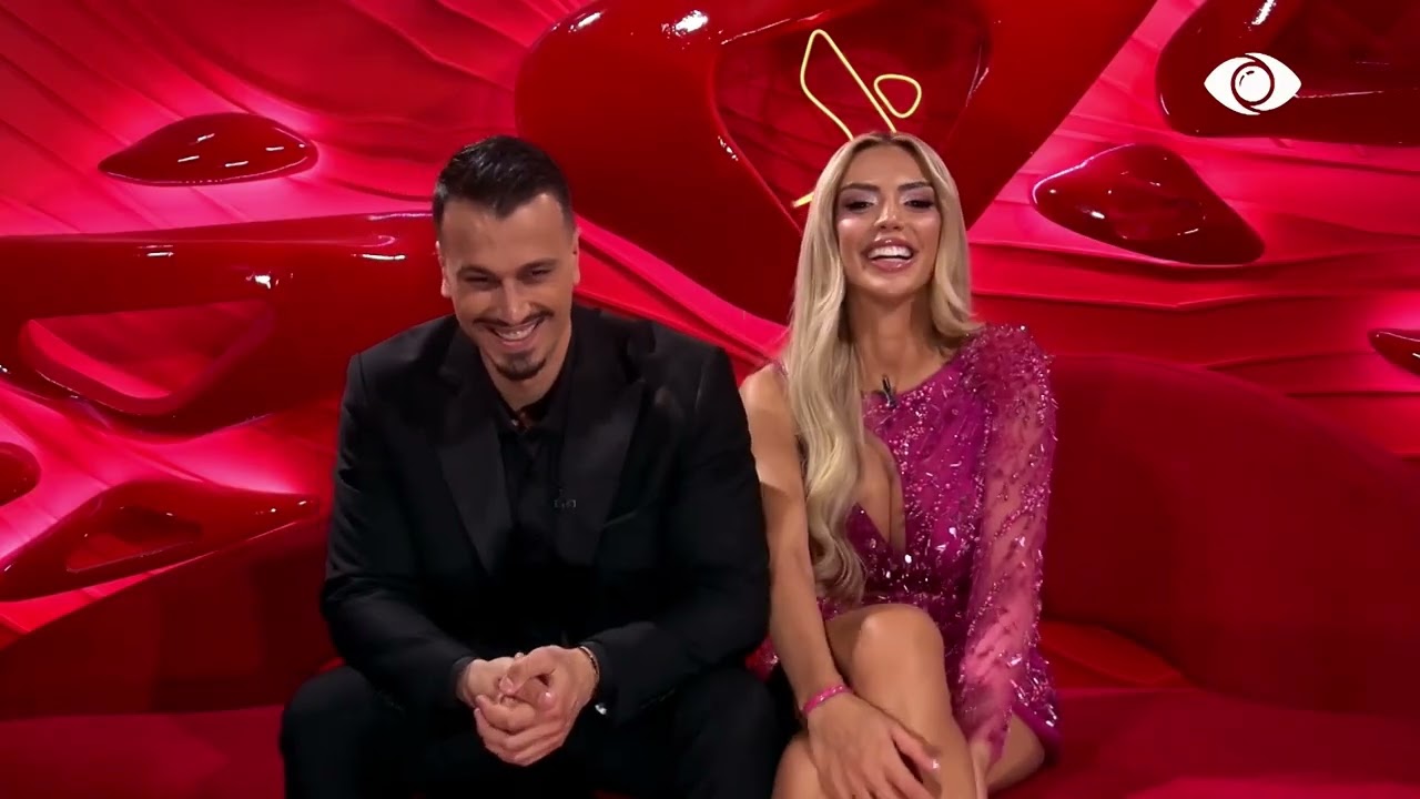 “Jam munduar t’i mbaj distancë”/ Mateo dhe Brikena në dhomën e rrëfimit, përjetojnë puthjen e tyre të parë