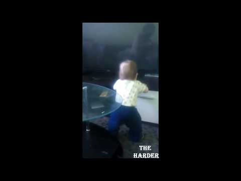 A small annual baby dancing on a gabber (Track: Gabbaheads - I'm A Thunderdome Baby)