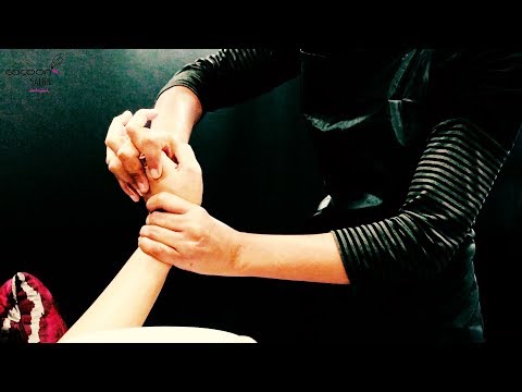 Manicure at Salon | Cocoon Salon