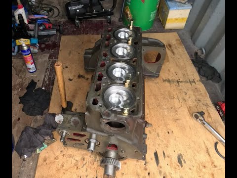 Fordson super major engine re assembly fitting pistons and liners