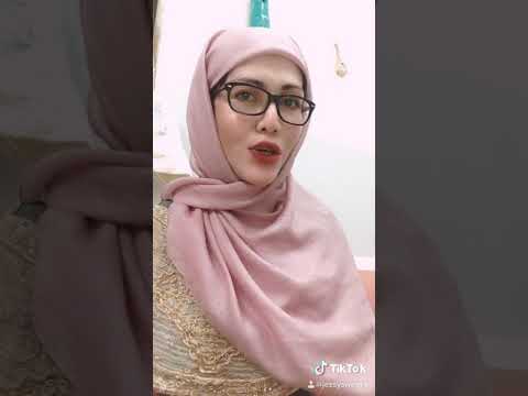 4 Darah duduk di tepi sungai