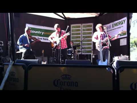 steve passfield band playing she gets me tamworth2011