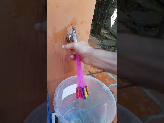 Vídeo relacionado con LACOSVI Botella Inyectora Para Llenar Globos De Agua Super Rápido Incluye 200 Globos de Agua en el Hinchador Fabricados en España Biodegradables (Botella + 200 globos)