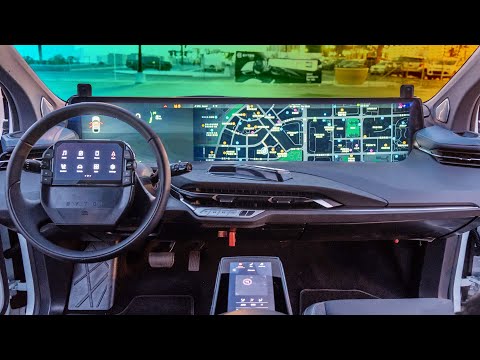 拜騰電動車內部配備48英寸螢幕。 (Inside Byton's electric car with a 48-inch screen)