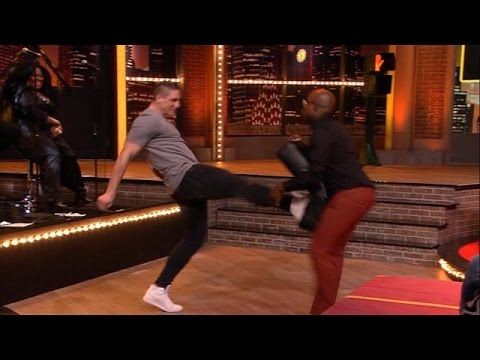 Rico Verhoeven trapt Jandino - DINO.