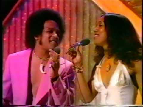 MAC & KATIE KISSOON SUGAR CANDY KISSES TOP OF THE POPS