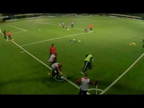 Fussballtraining: Spaßiger Schnelligkeitswettkampf im Viereck und mit Ball