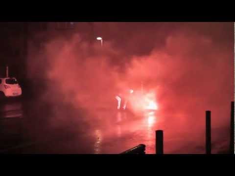 Chris der Pyrotec setzt die Heidhauserstr. unter Nebel. 01.01.2013