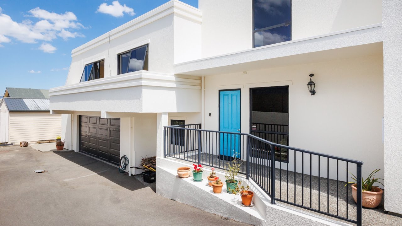 Spacious Central Modern Living with a Twist