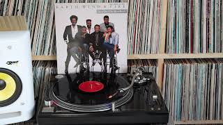 Earth, Wind &amp; Fire - Turn On (The Beat Box) (12" Version) (1988)